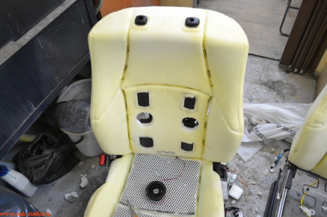 Расположение вибромоторов массажа сидений и вентиляции на спинке