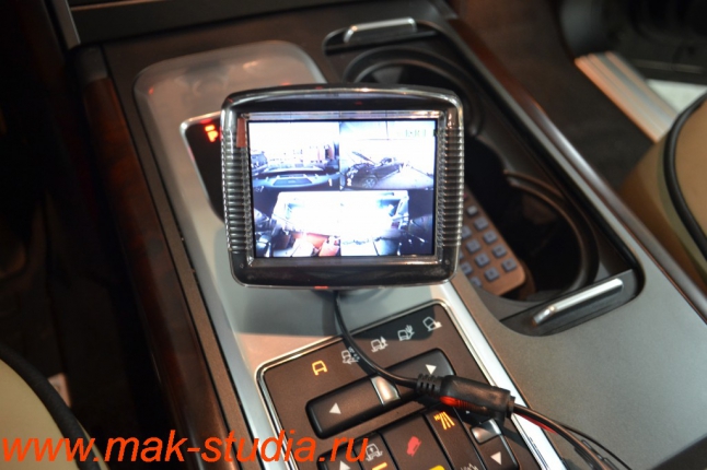 Видеорегистратор Intro sdr-g40: изображение с 4 камер одновременно
