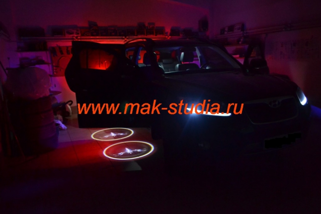 Лазерная проекция логотипа автомобиля Хендай