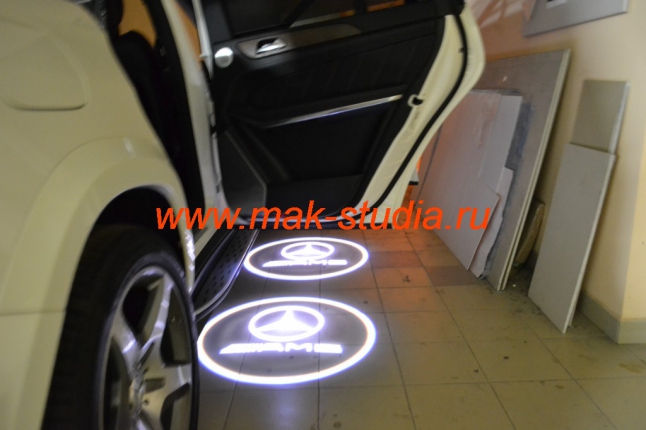 Лазерная проекция логотипа авто
