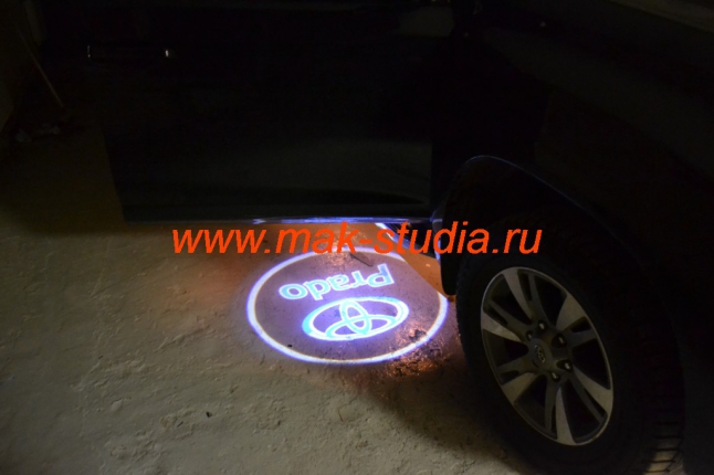 Лазерная проекция логотипа авто