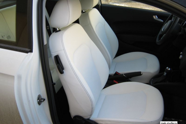 Перетяжка салона Audi A3 белоснежной кожей