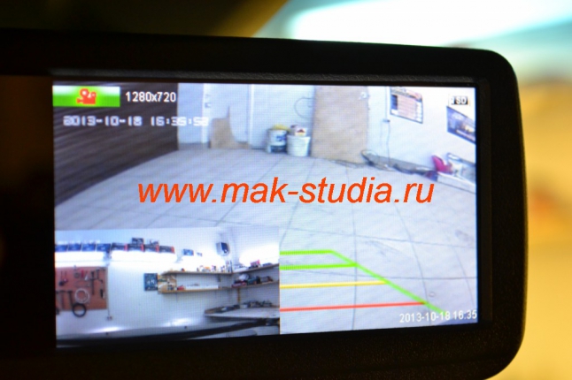 Видеорегистратор в зеркале заднего вида -режим одновременного наблюдения (картинка в картинке).