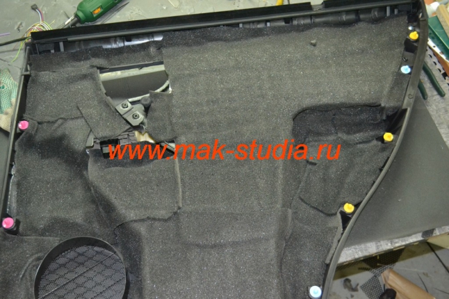 Шумоизоляция дверей автомобиля - второй слой на обшивку бипласт (теплошумоизолятор и антискрип)