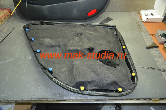 Шумоизоляция дверей автомобиля - второй слой на обшивку бипласт (теплошумоизолятор и антискрип)