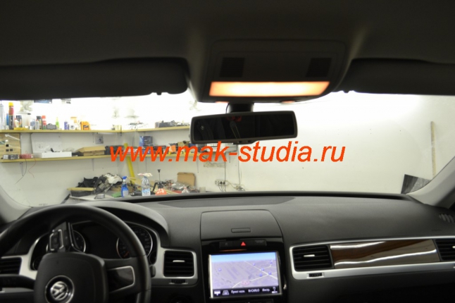 Скрытая установка видеорегистратора на Volkswagen Touareg (С места водителя видеорегистратор невиден)
