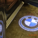 Лазерная проекция логотипа автомобиля БМВ